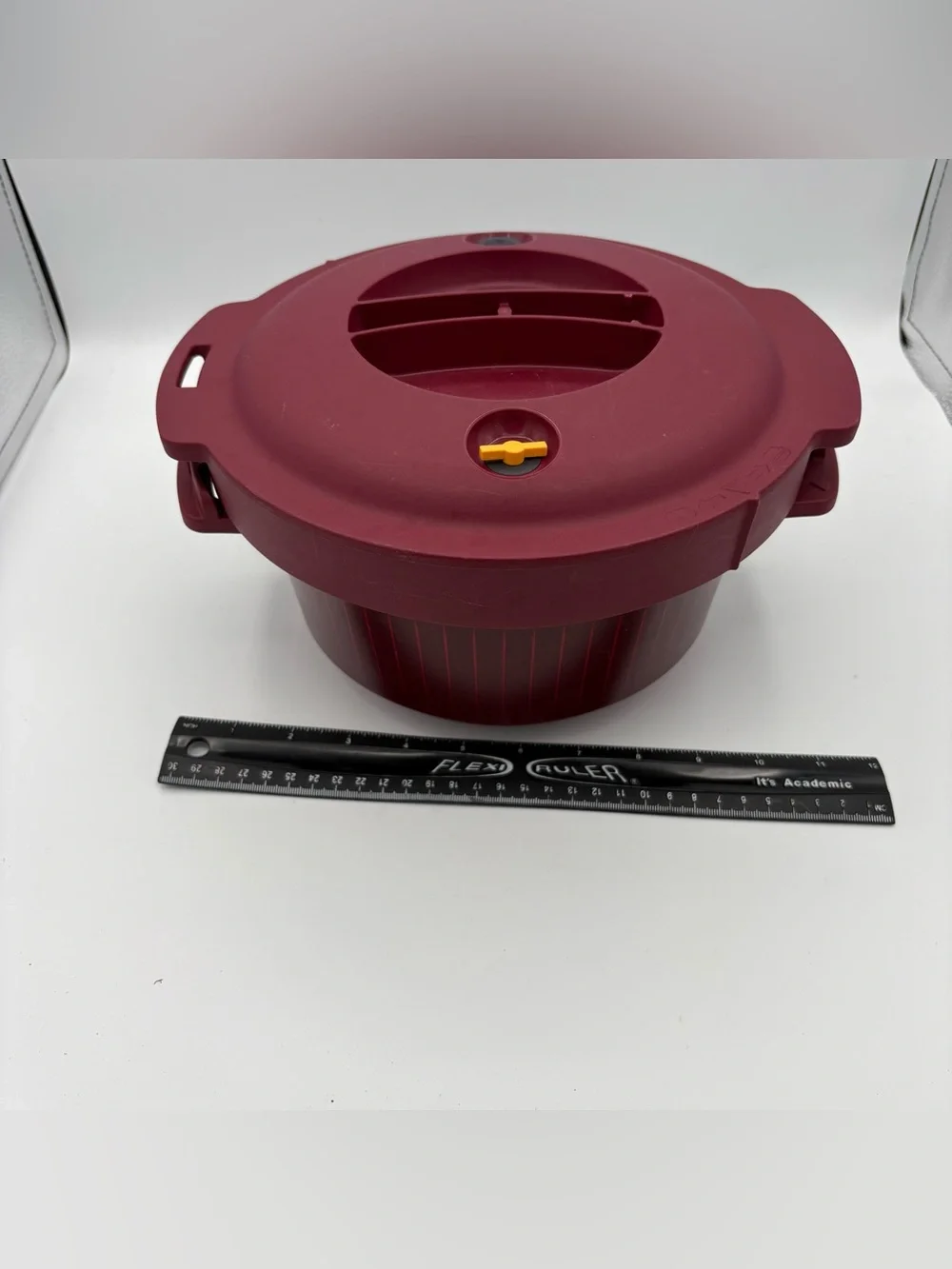TUPPERWARE MICROWAVE PRESSURE COOKER - ROUND 3 QUART - BURGUNDY RED - 7643A